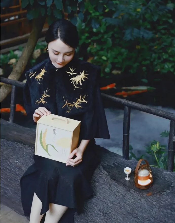 女神节礼物:春意盎然,与时光共饮-见素见喜
