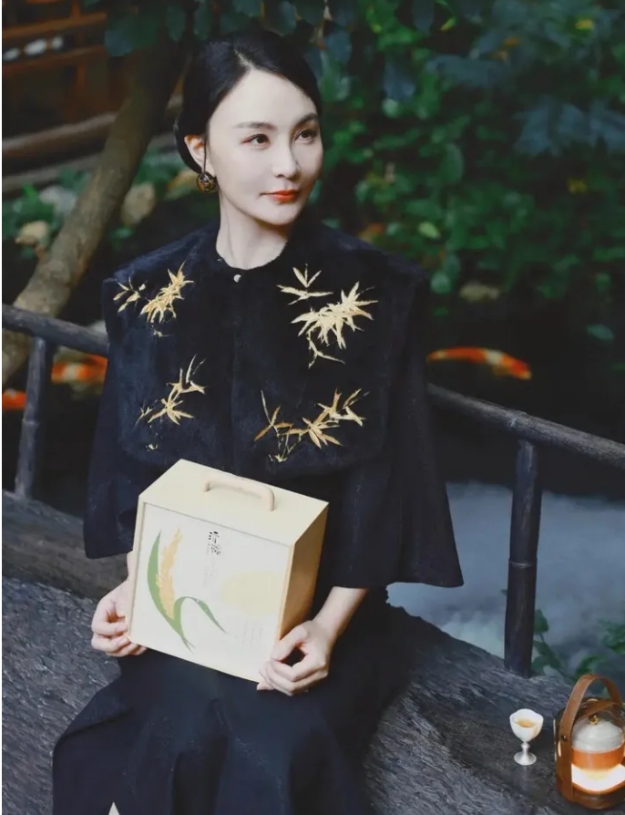 女神节礼物:春意盎然,与时光共饮-见素见喜