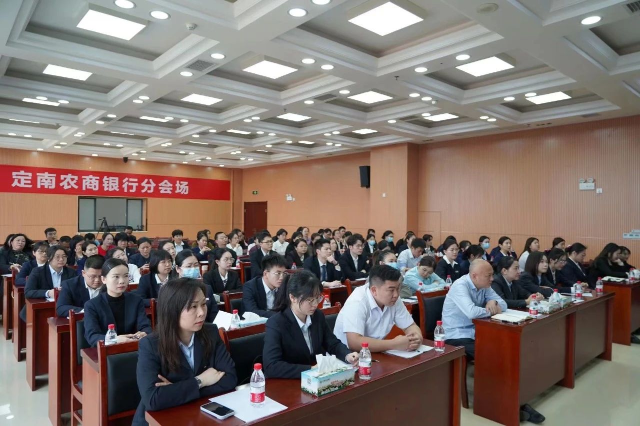 见素见喜在江西赣州金融服务礼仪专项培训-见素见喜
